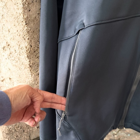 NWOT Men’s Under Armour Navy Blue Performance Zipped Jacket! Medium! - Picture 5 of 9